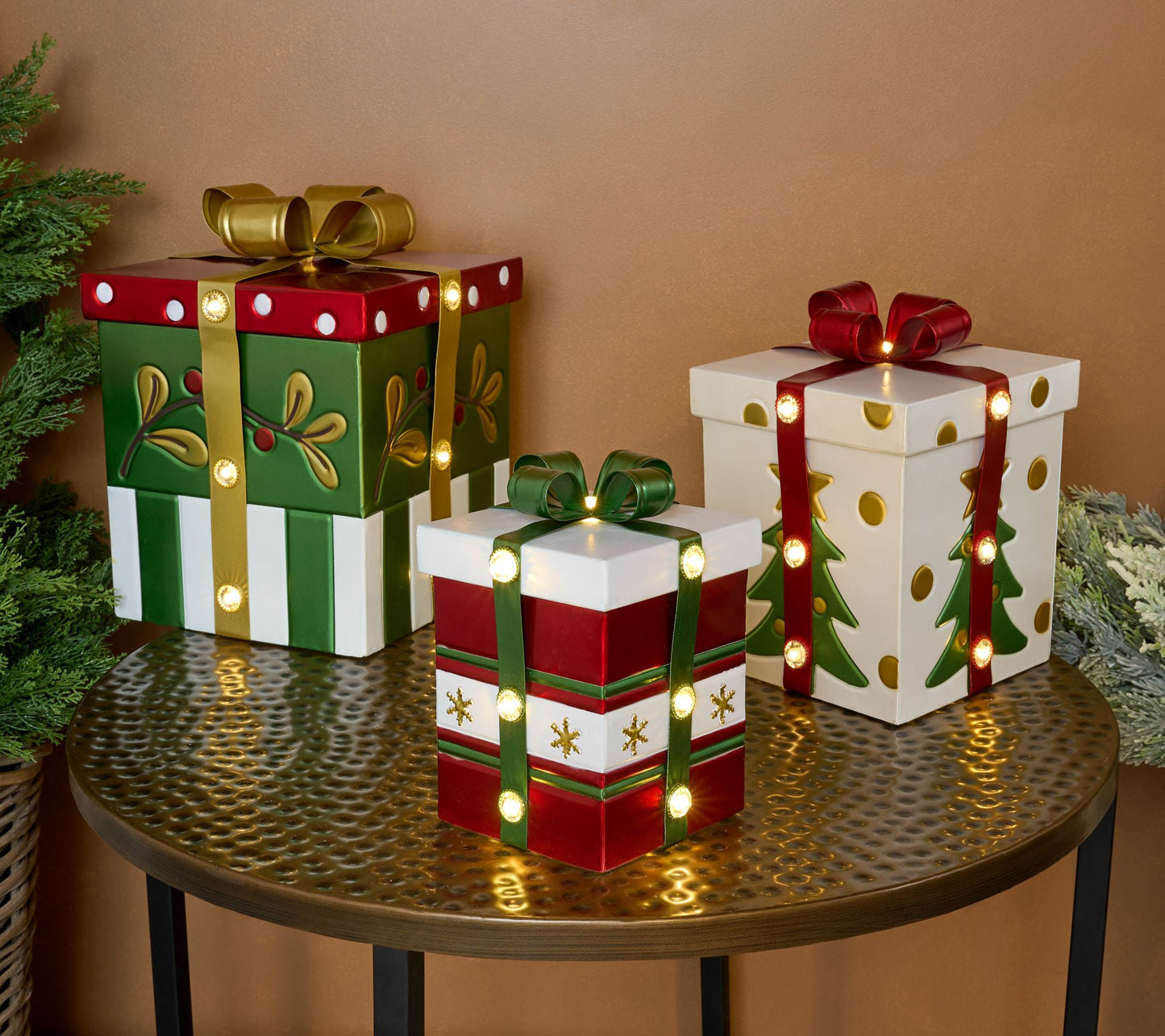 Kringle Express Set of 3 Lit In/Outdoor Stacking Presents