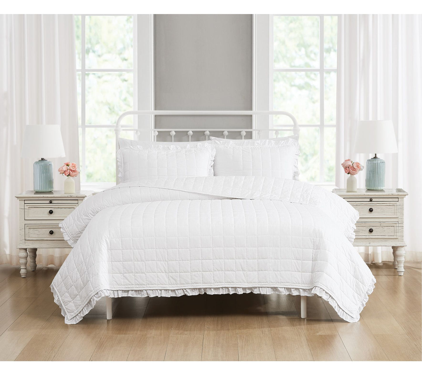 The Farmhouse by Rachel Ashwell Ruffled King Quilt Set