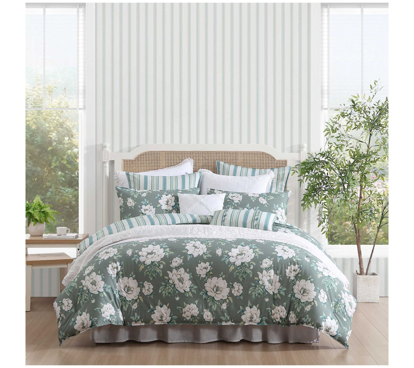 Laura Ashley Wisley Floral Full/Queen Comforter Sham Set