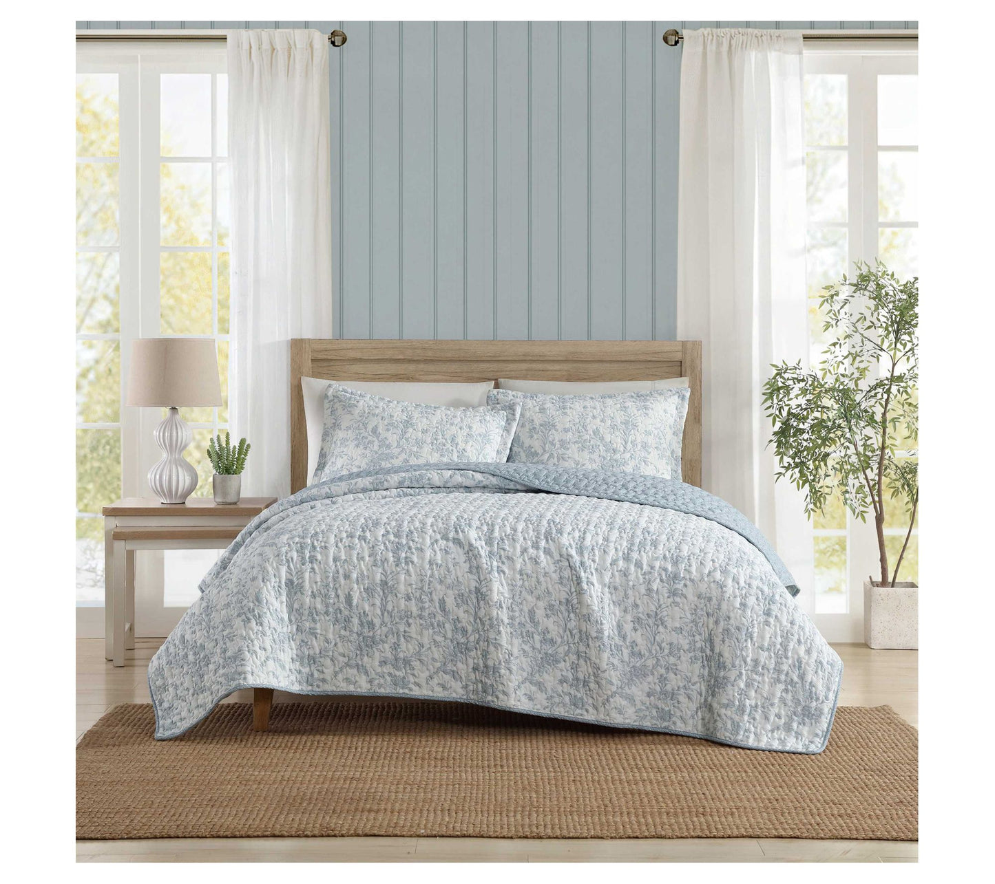 Laura Ashley Amberly Blue Full/Queen Quilt ShamSet