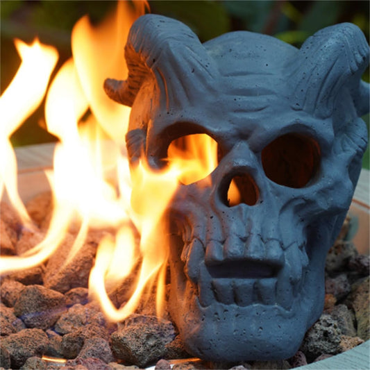 Metal Skull Fire Pit Log, Realistic Human Skull Halloween Decor with Eerie Flame Effects Through Eye Sockets & Nose, Outdoor Indoor Spooky Fireplace Decoration for Halloween Party Yard Display