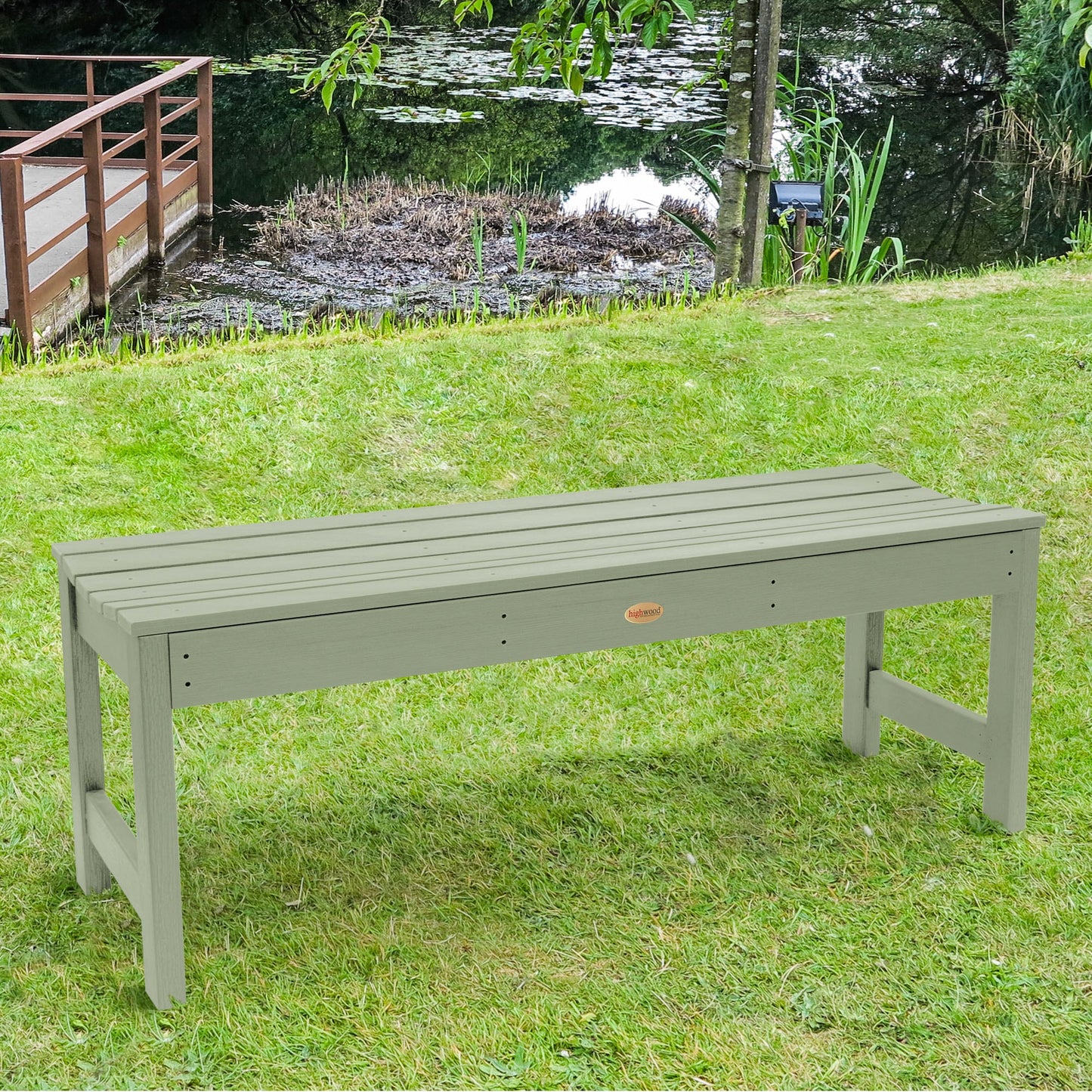 highwood The Lehigh 46.1-in W x 17.2-in H Eucalyptus Plastic Traditional Bench