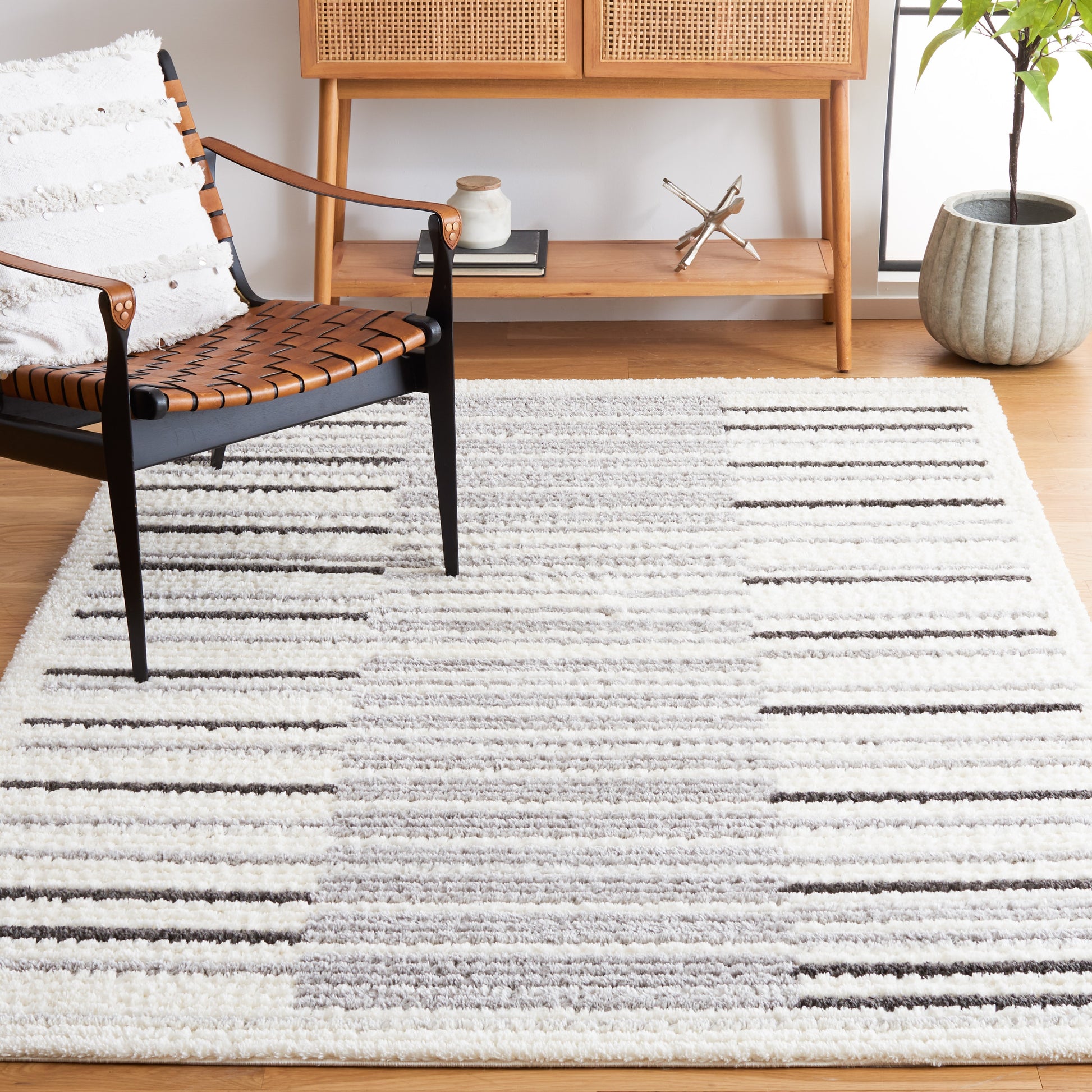 Safavieh Marrakesh 7 x 7 (ft) Loomed Ivory/Gray Rectangular Indoor Stripe Mid-Century Modern Area rug