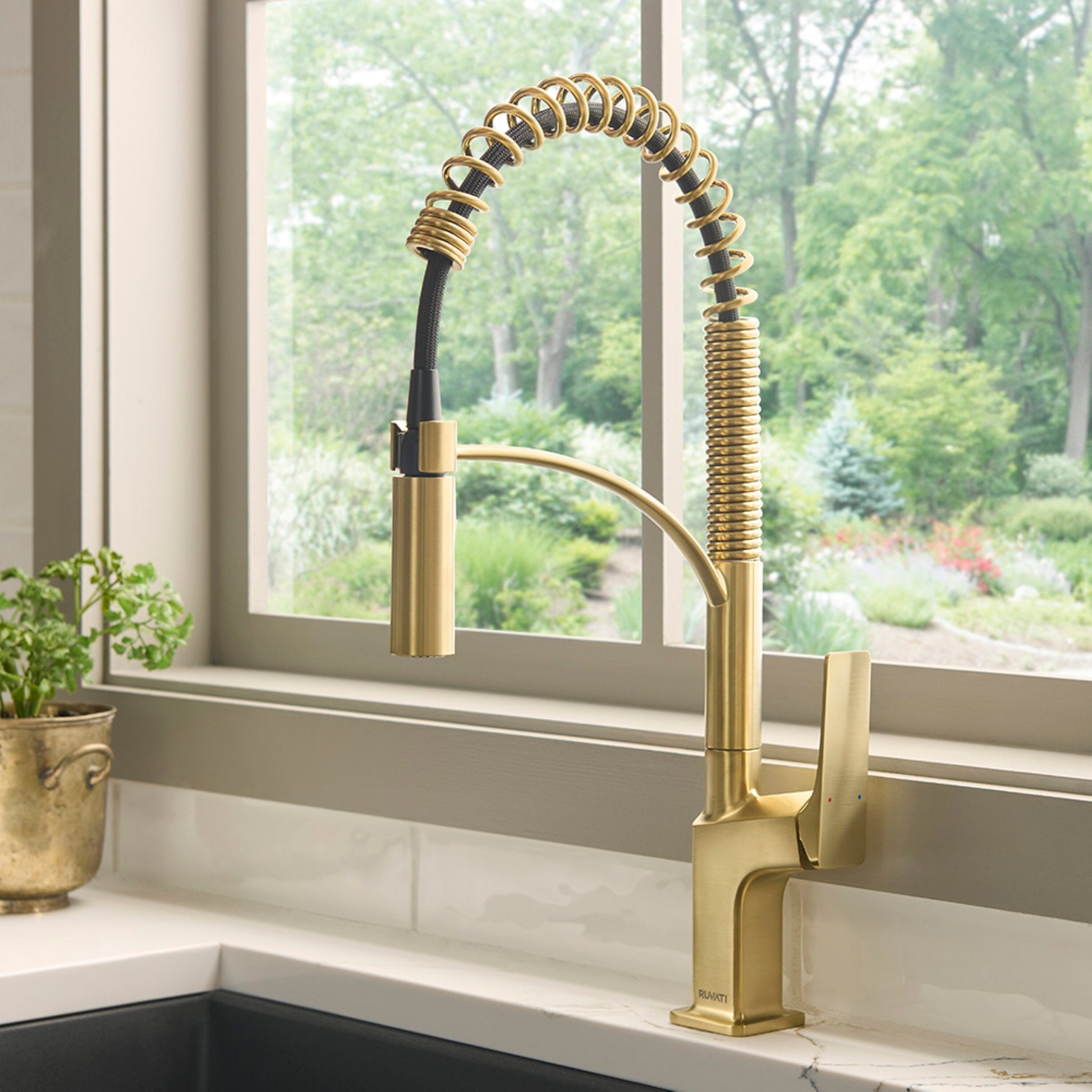 Ruvati Seneca Brushed Gold Single Handle Deck-mount Pull-down Kitchen Faucet with Sprayer