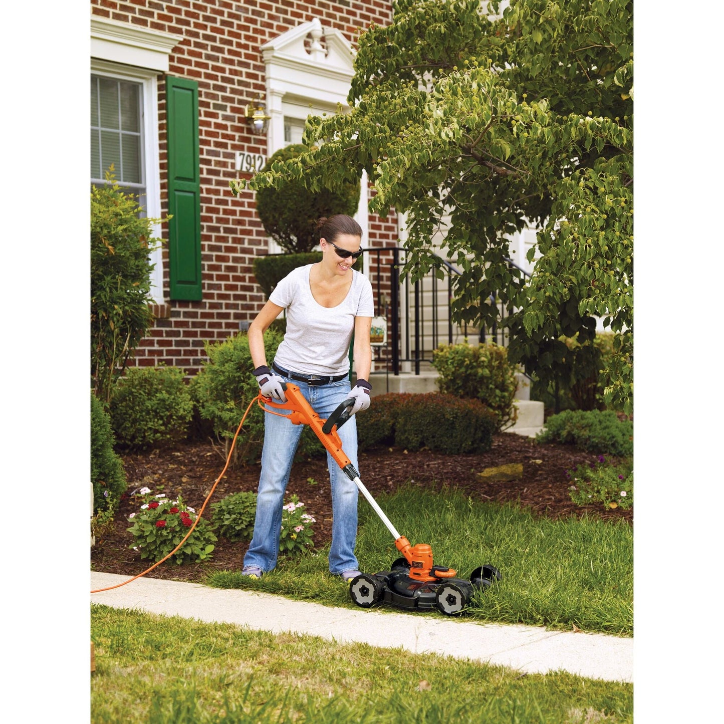 BLACK+DECKER 3-in-1 String Trimmer/Edger & Lawn Mower, 6.5-Amp, 12-Inch, Corded, (MTE912)