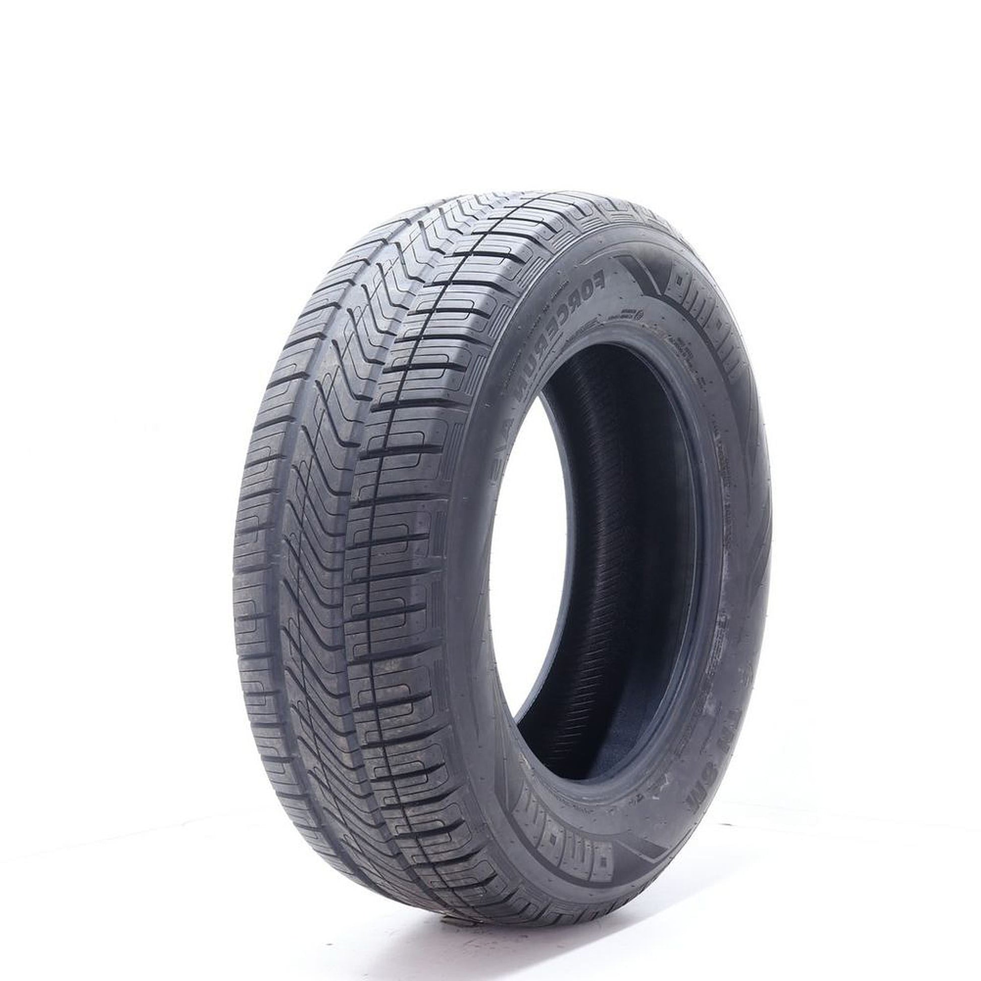 Momo FORCERUN M8 HT All Season 235/60R18 107V XL Passenger Tire