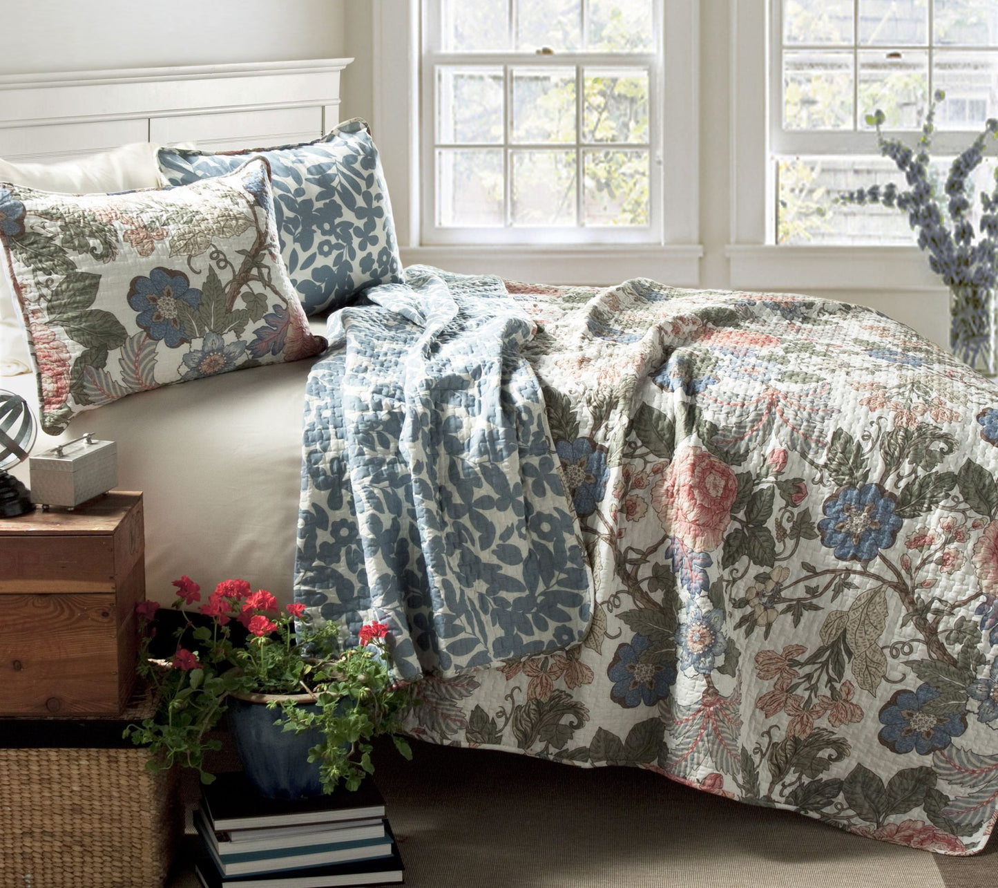 Sydney 3-Piece Floral Full/Queen Quilt Set by Lush Decor