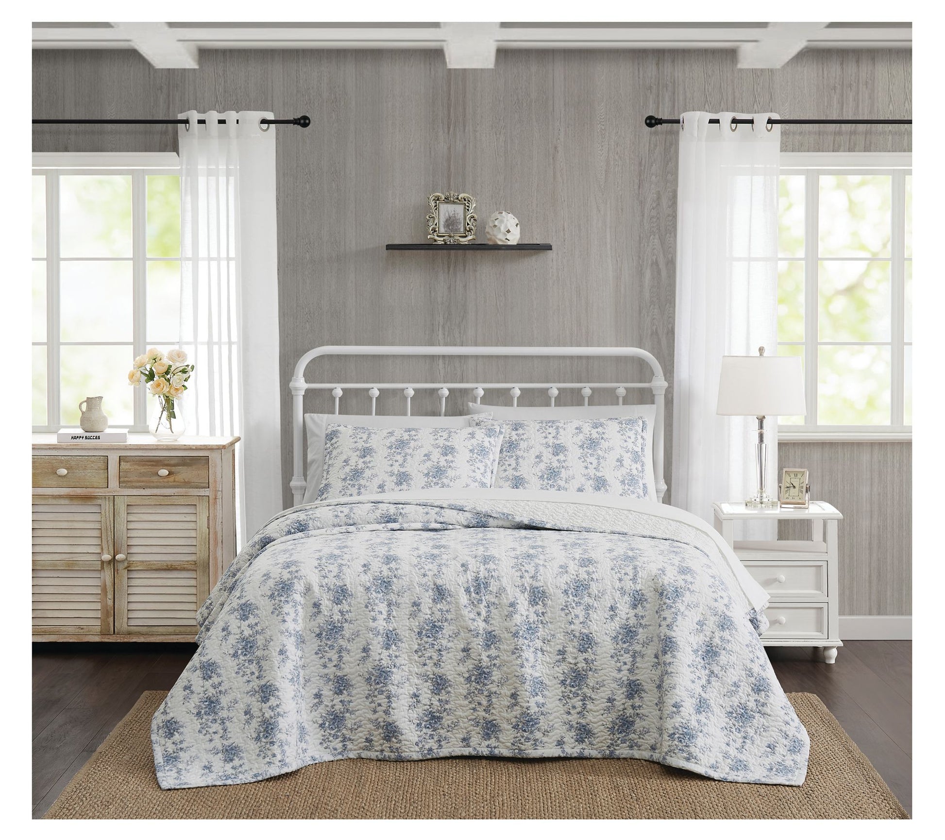 The Farmhouse by Rachel Ashwell British Rose King Quilt Set