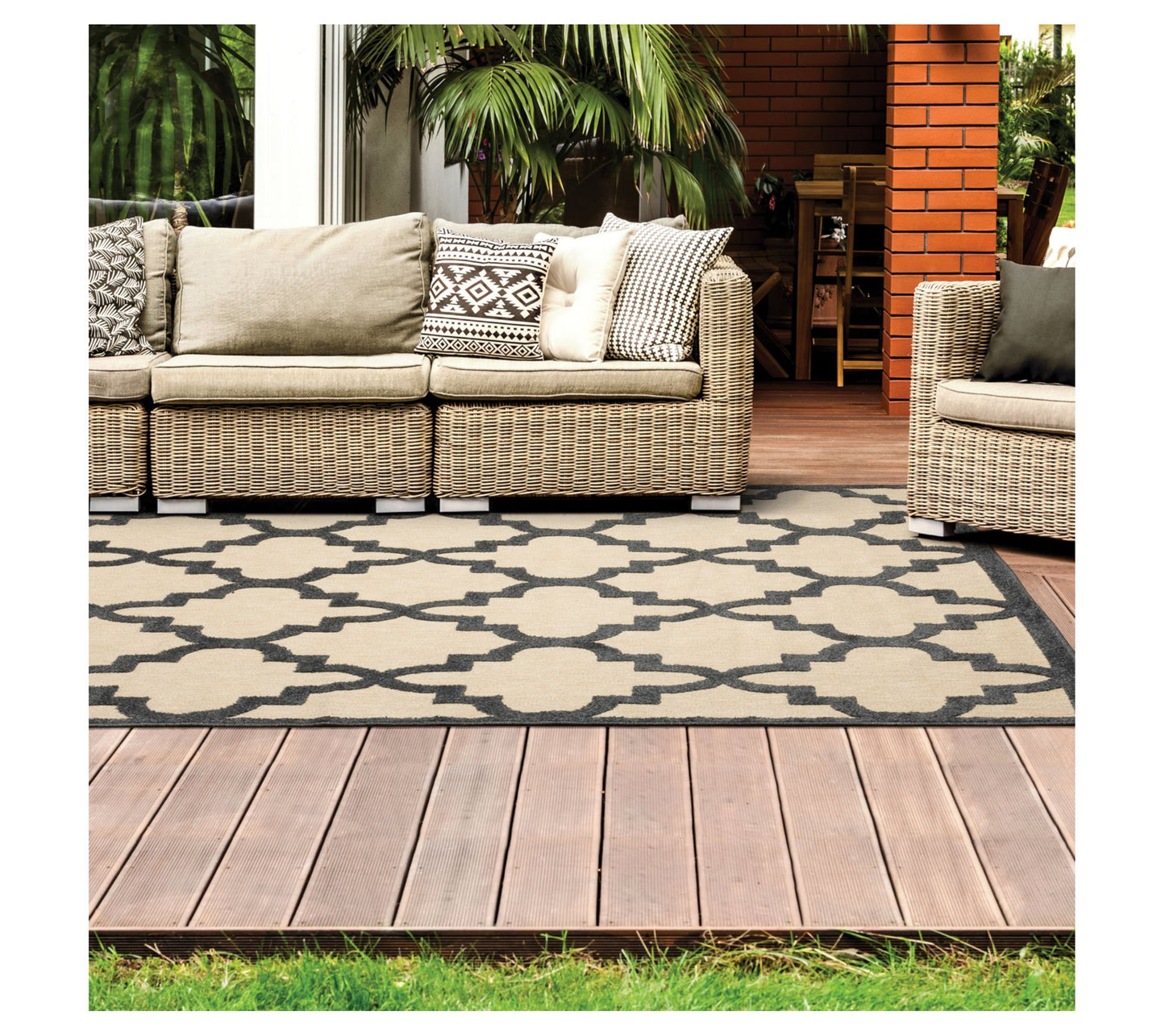 Veranda Living In/Out Gray Geometric Lattice 7'10"x10'10" Rug