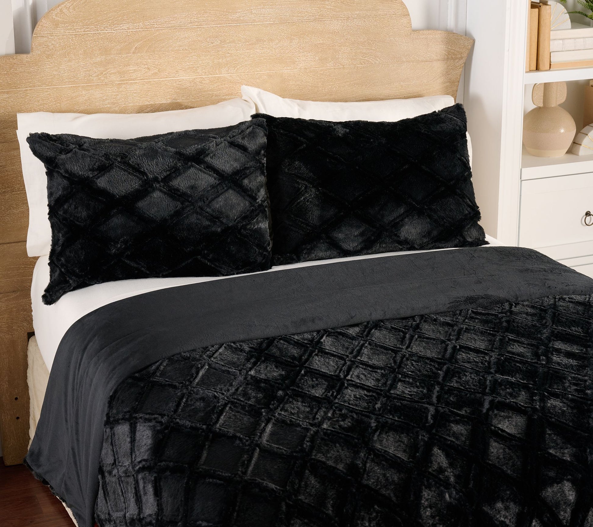 Hotel du Cobb Diamond Coverlet Set - Twin by Dennis Basso