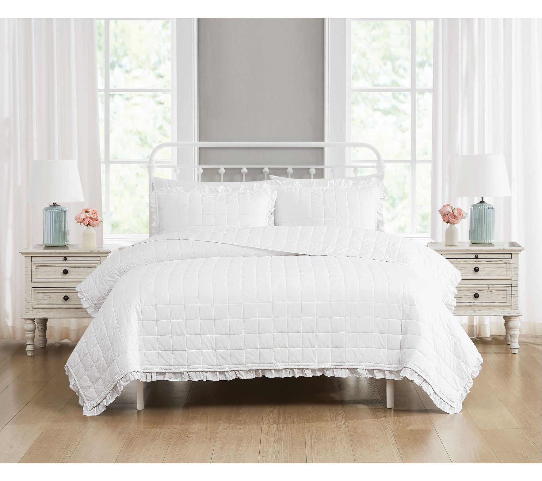 The Farmhouse by Rachel Ashwell Ruffled Full/Queen Quilt Set