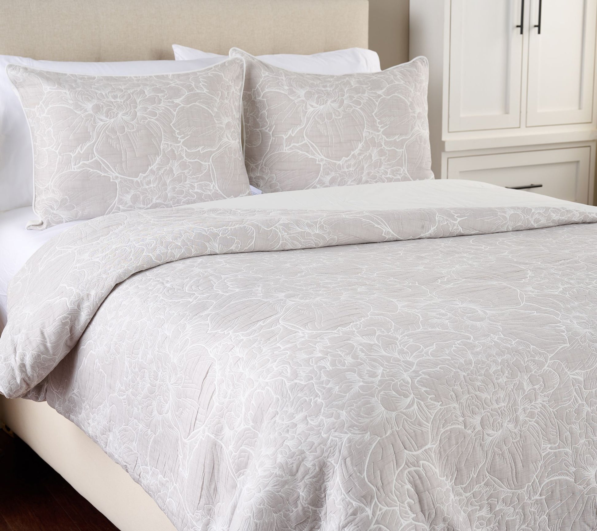 Northern Nights Floral Gauze Matelasse Comforter Set- Queen