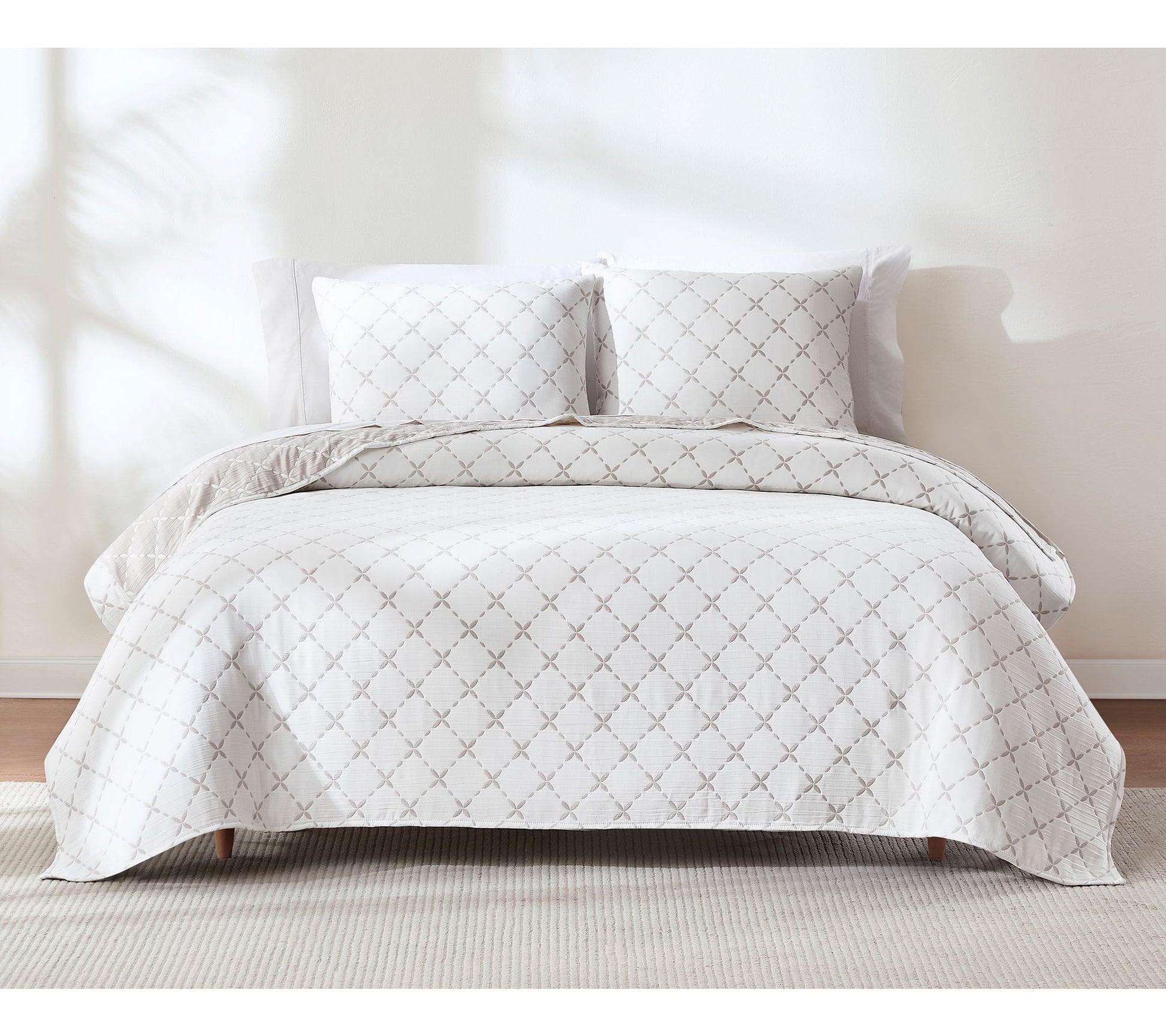 Lush Decor Diamond Leaf Jacquard Coverlet Set King
